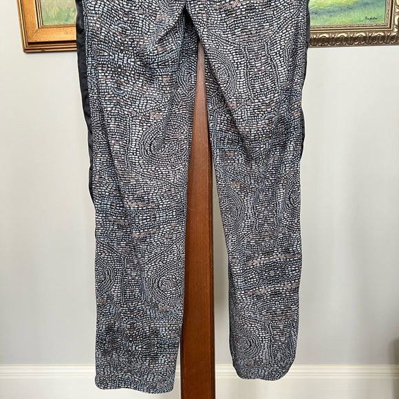 Lululemon Rise and Shine Trousers in Bead Envy Silver Spoon Multi/Black - Picture 14 of 15